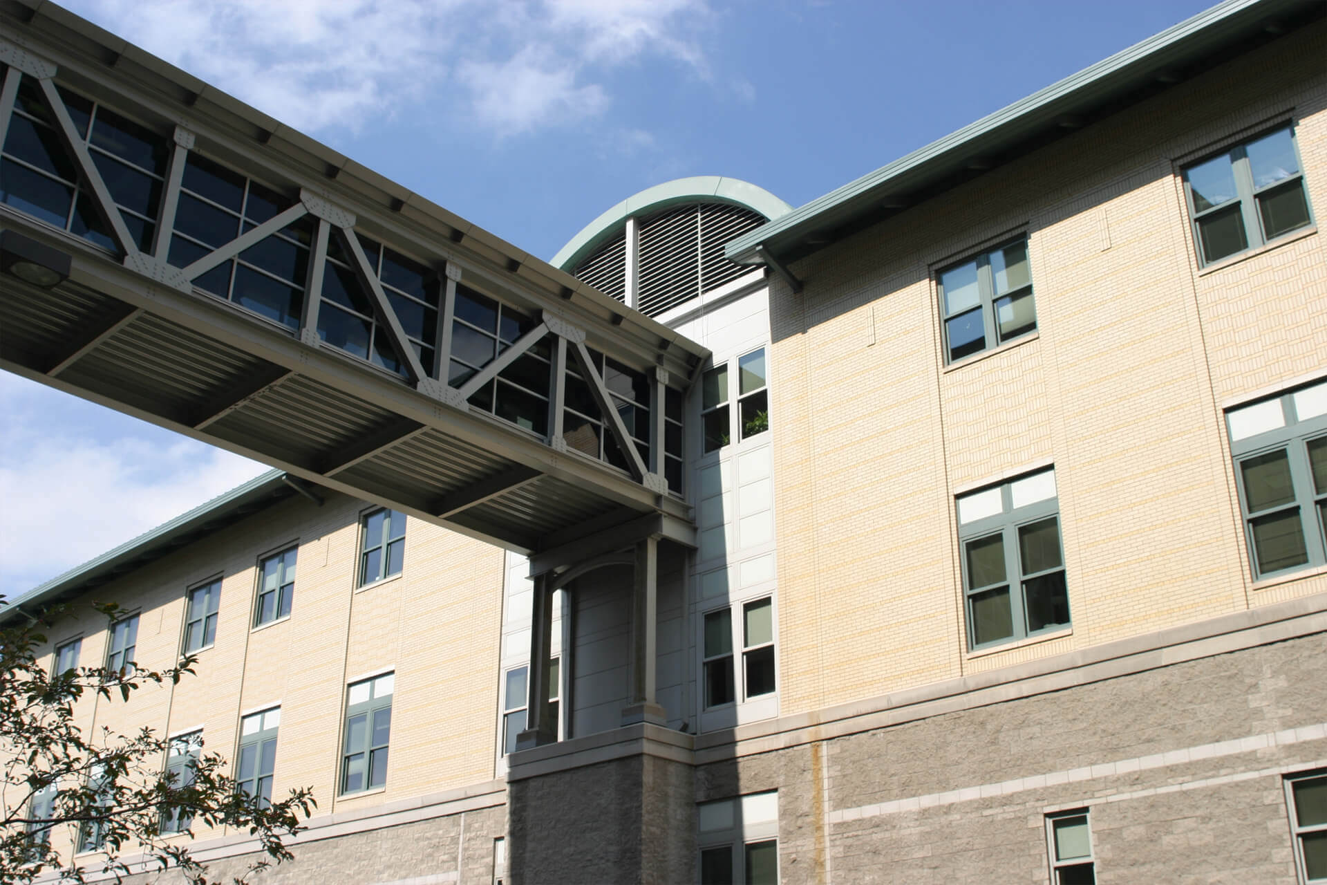 A building with a skybridge under a blue sky.